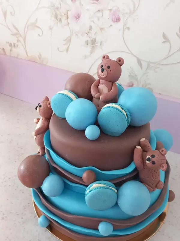 Tort cu ursuleți și macarons