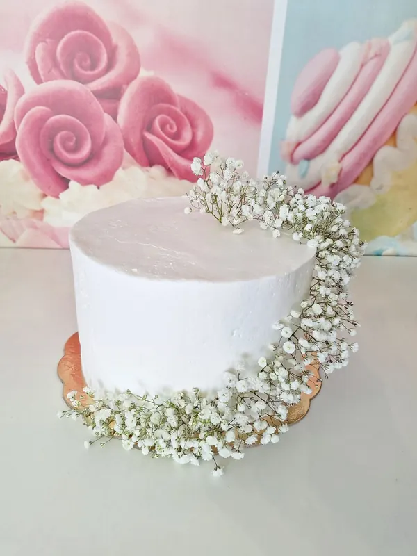 Tort alb cu gypsophila