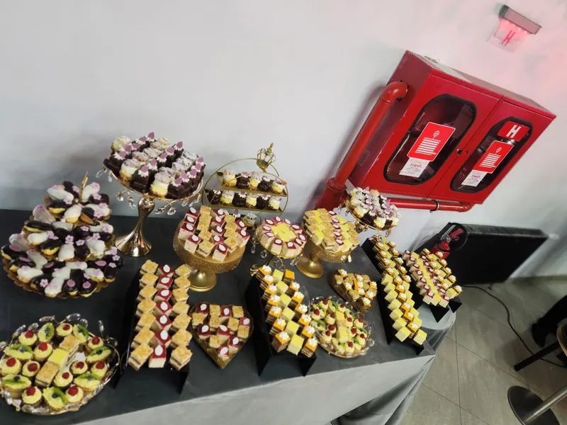Candy bar cu prăjituri asortate
